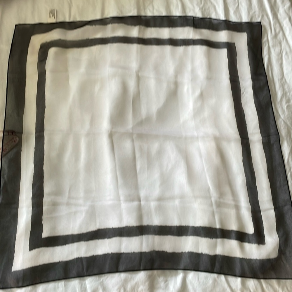 Classic white scarf trimmed with a black border